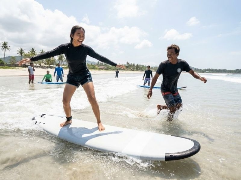 Belajar surfing pemula di Lombok