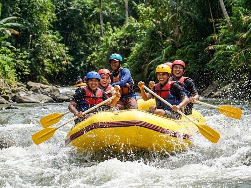 Wisata arung jeram sungai Lombok